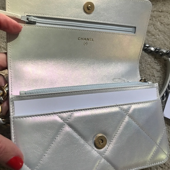 CHANEL 19 WOC iridescent white / ivory 21P - Picture 8 of 12